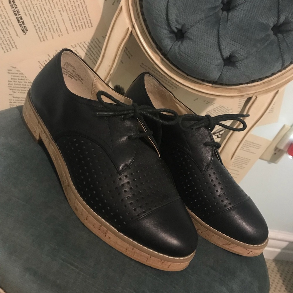 Black leather shoes with cork sole Great condition